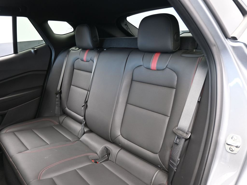 Used 2024 Chevrolet Trax RS w/ Sunroof Package image 34