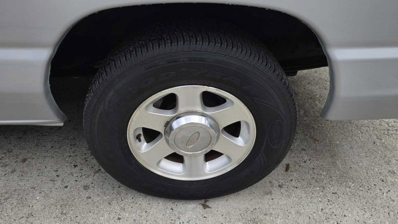 Used 2006 Ford E-150 and Econoline 150 RWD image 11