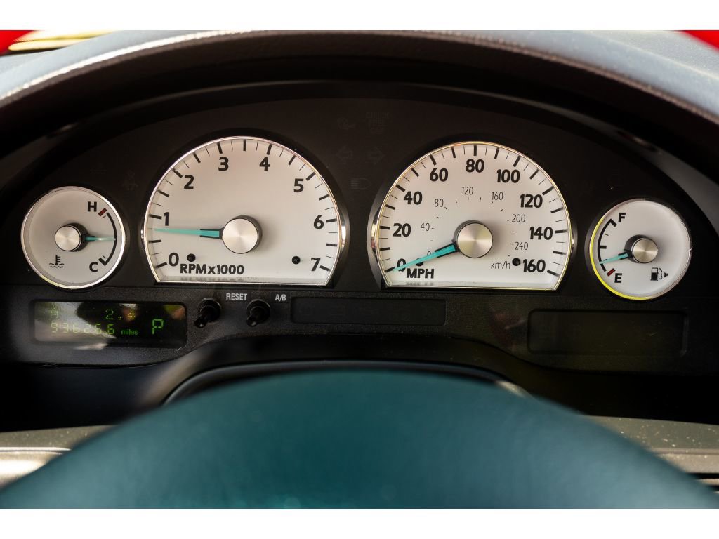 Used 2004 Ford Thunderbird RWD image 16