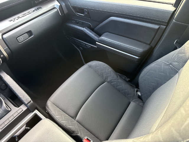 Used 2025 Toyota Tacoma SR5 AWD/4WD image 15