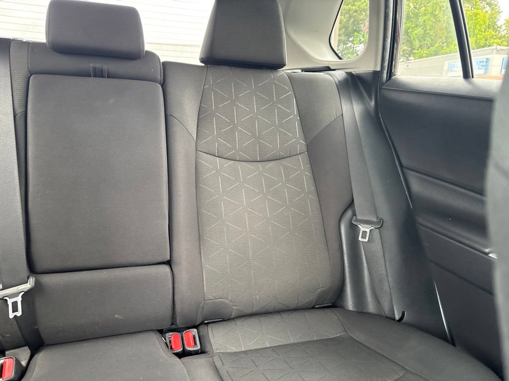 Used 2021 Toyota RAV4 XLE AWD/4WD image 30