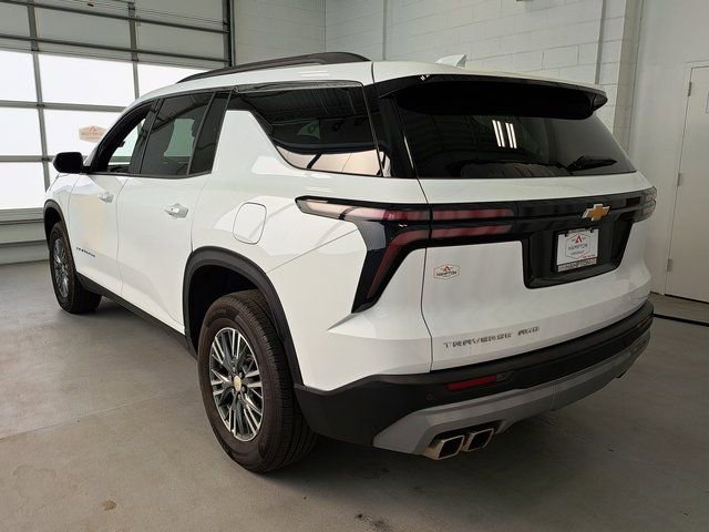 Used 2025 Chevrolet Traverse LT image 7
