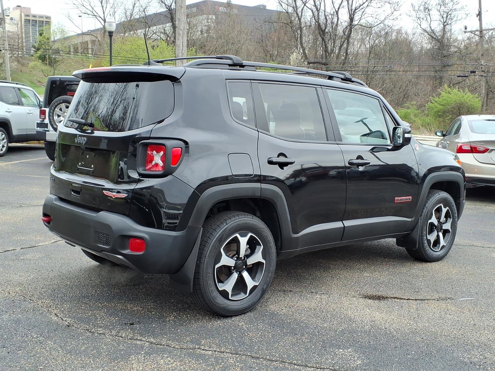Certified 2022 Jeep Renegade Trailhawk w/ Sun/Sound Group AWD/4WD image 4