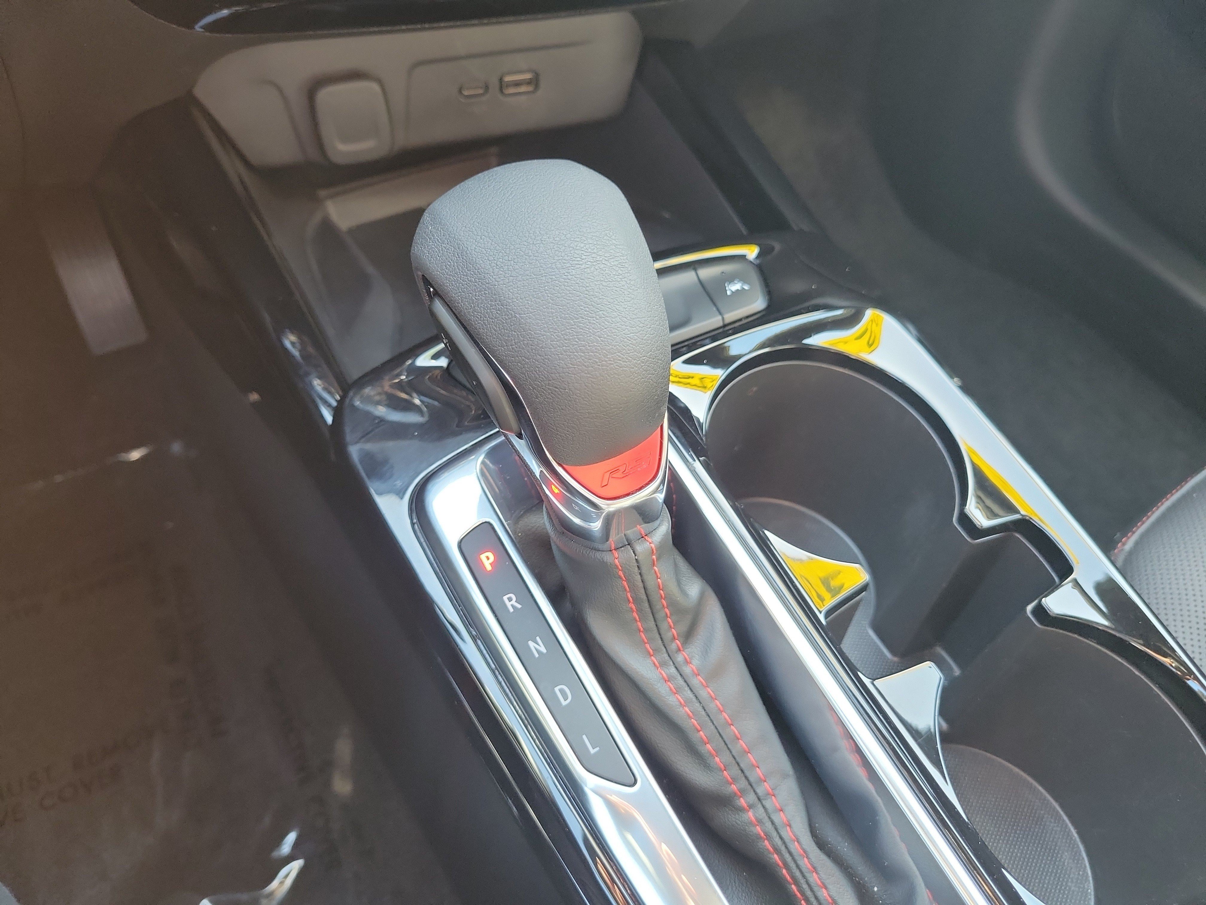 Used 2024 Chevrolet Trax RS w/ Sunroof Package FWD image 30