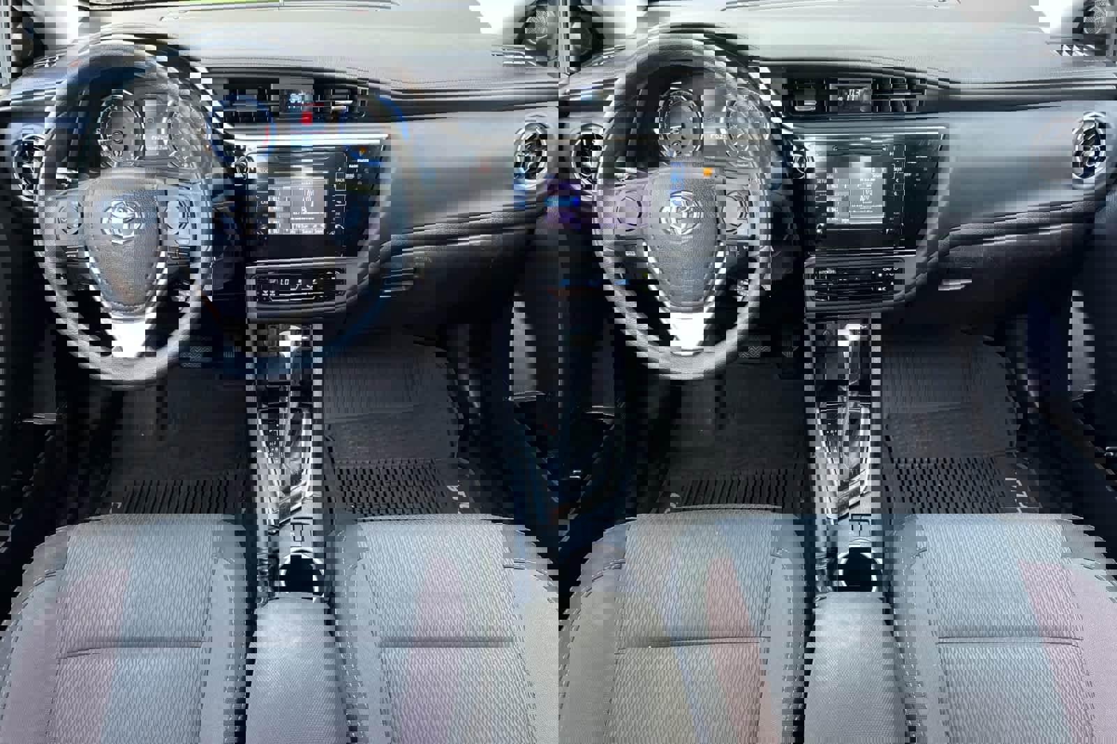 Used 2017 Toyota Corolla LE image 3