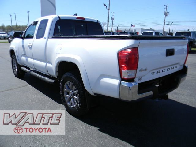 Used 2017 Toyota Tacoma SR5 AWD/4WD image 4