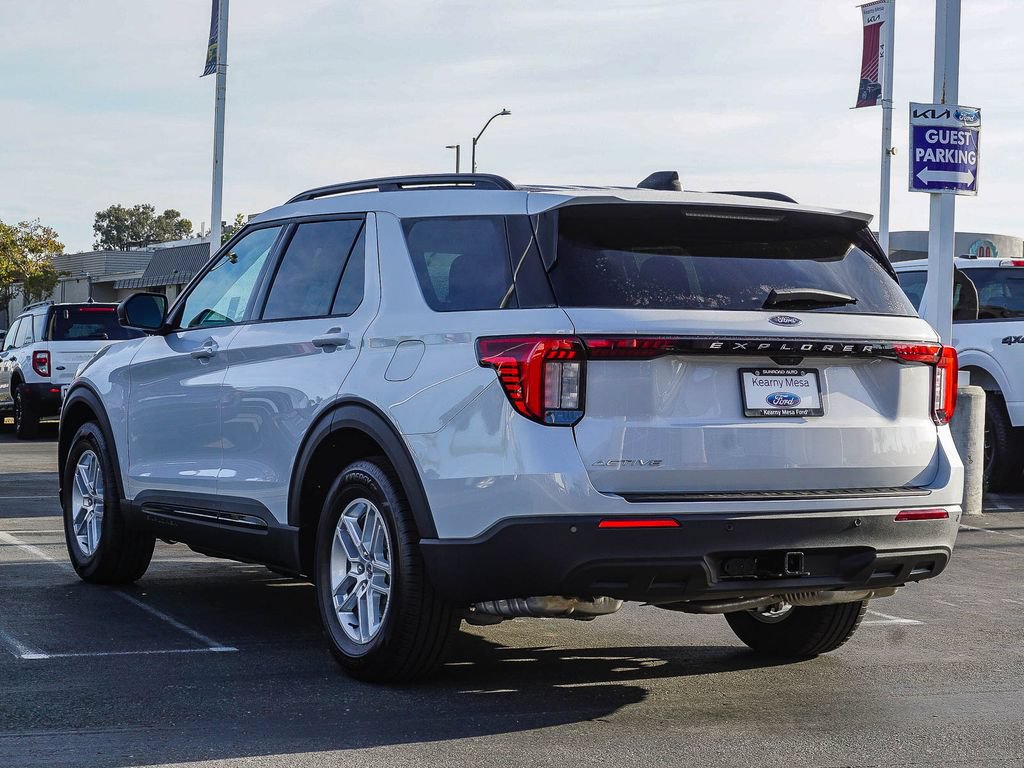 New 2026 Ford Explorer Active RWD image 4