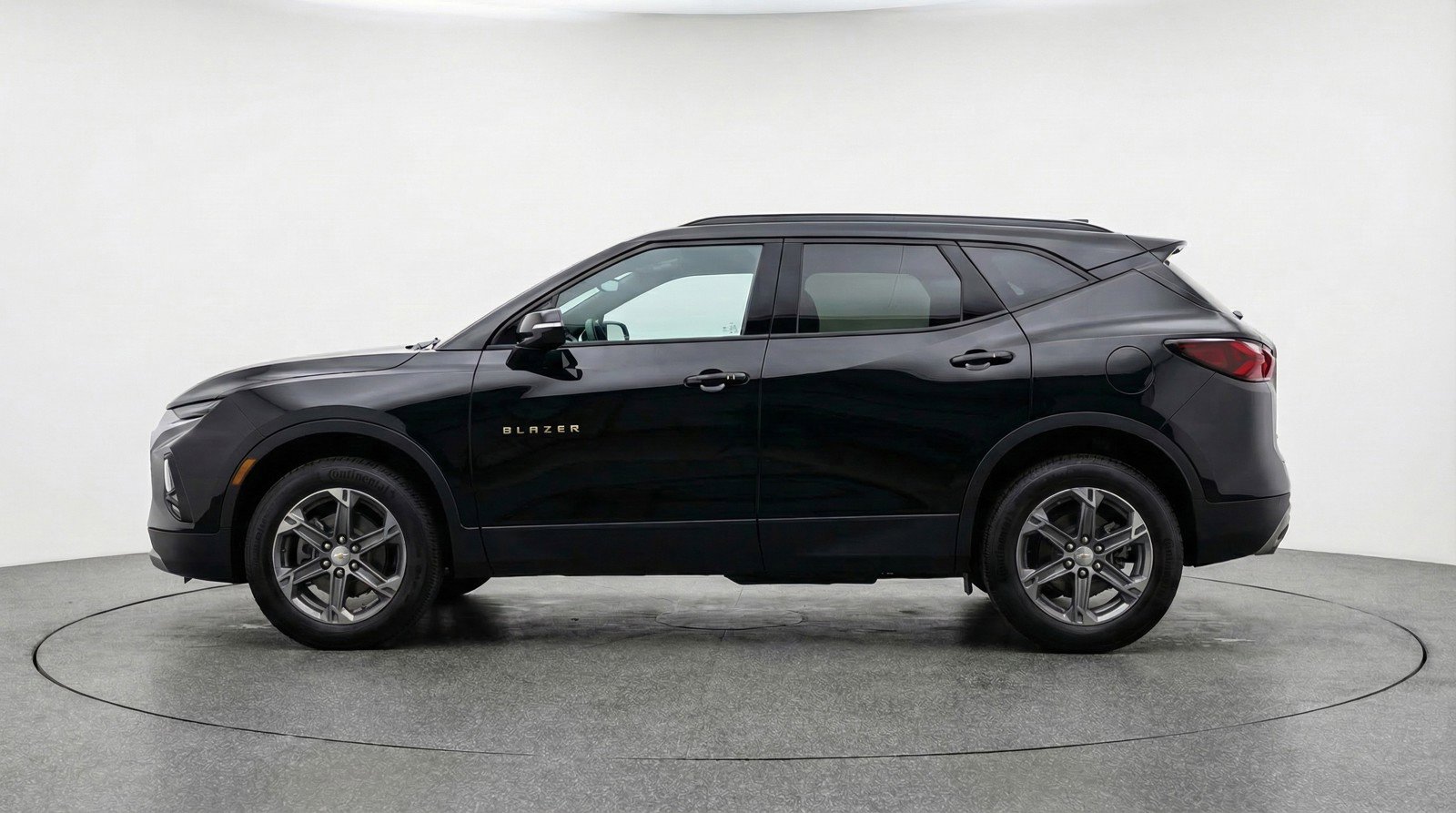 Used 2025 Chevrolet Blazer LT image 3