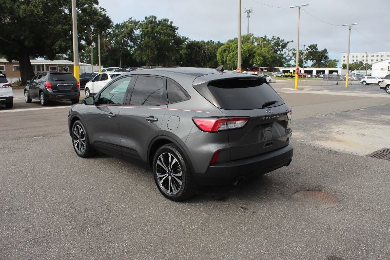 Used 2022 Ford Escape SE w/ SE Sport Appearance Package image 5