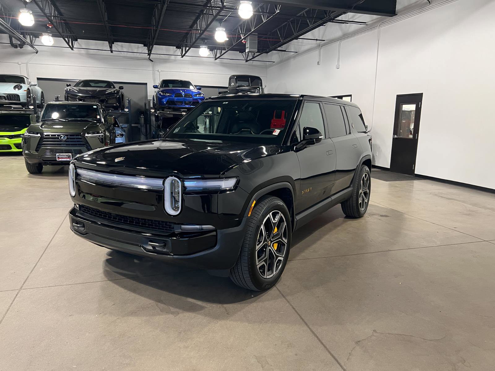 Used 2025 Rivian R1S Premium image 7