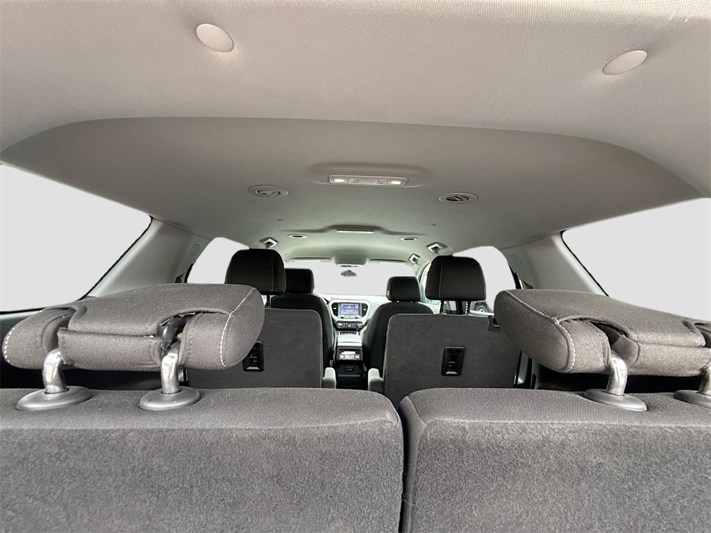 Used 2021 GMC Acadia SLE image 26