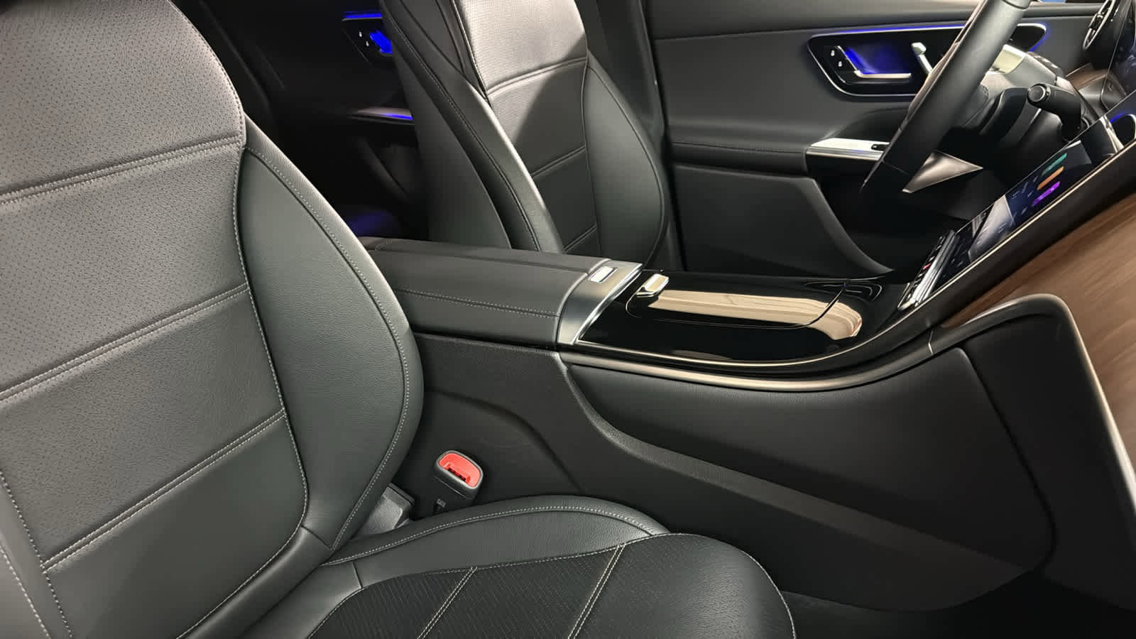 Certified 2025 Mercedes-Benz GLC 300 4MATIC image 33