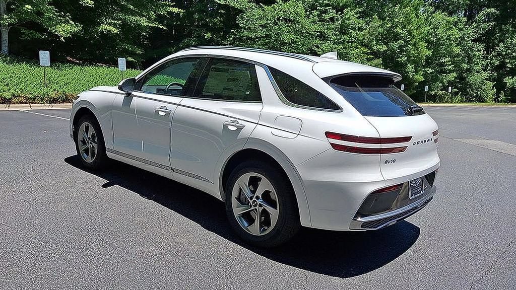 New 2026 Genesis GV70 2.5T AWD/4WD image 2