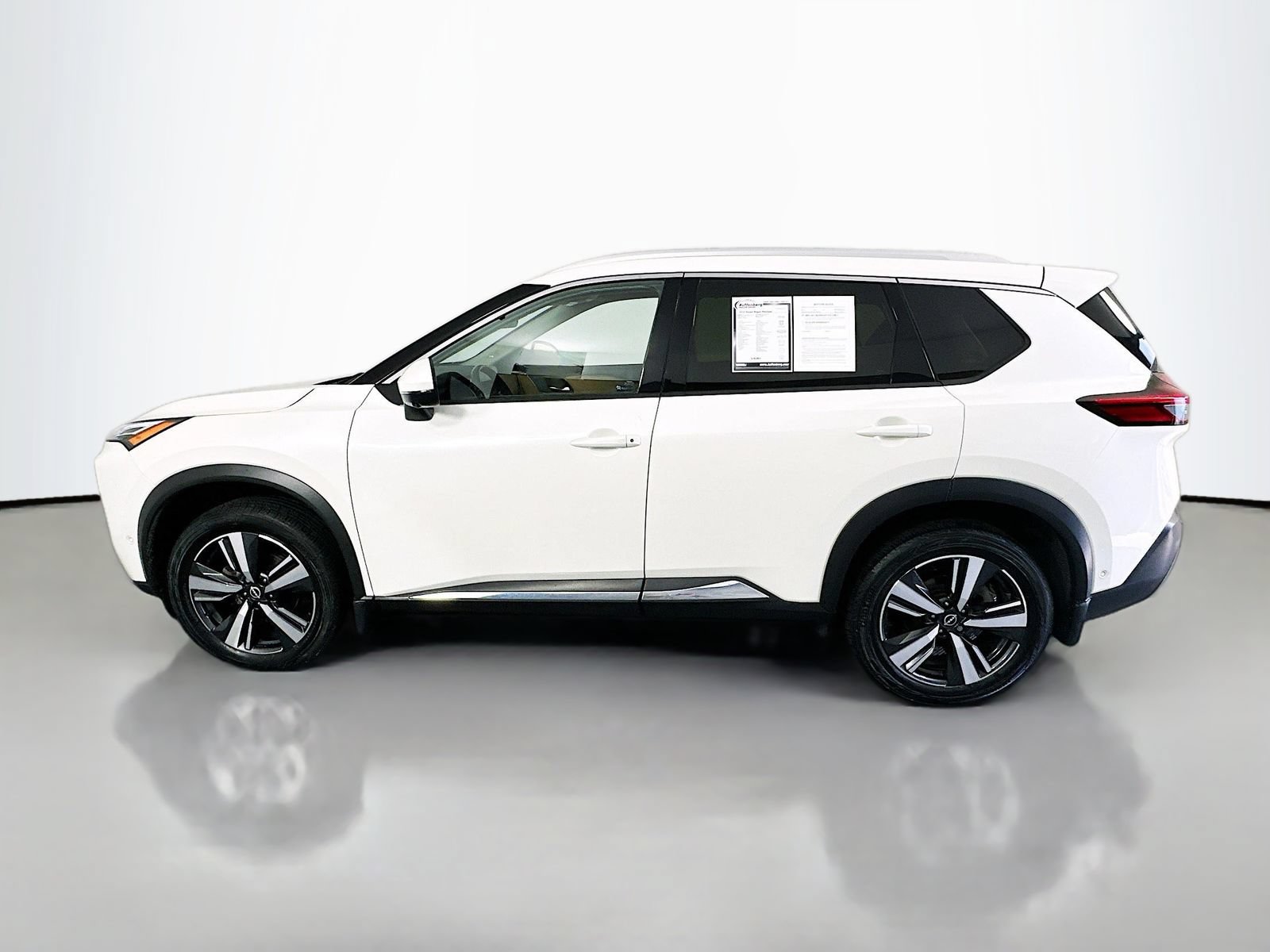 Certified 2023 Nissan Rogue Platinum w/ Platinum Premium Package AWD/4WD image 4