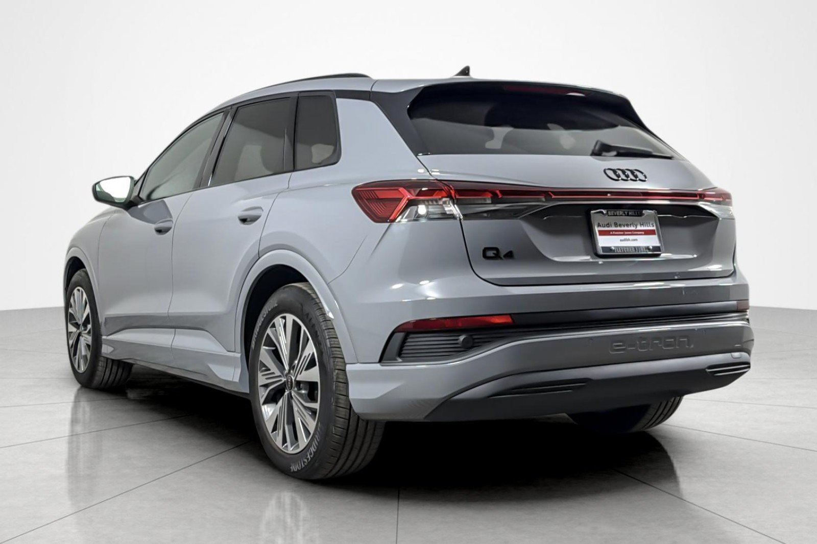 Used 2025 Audi Q4 e-tron Premium w/ Convenience Package RWD image 3