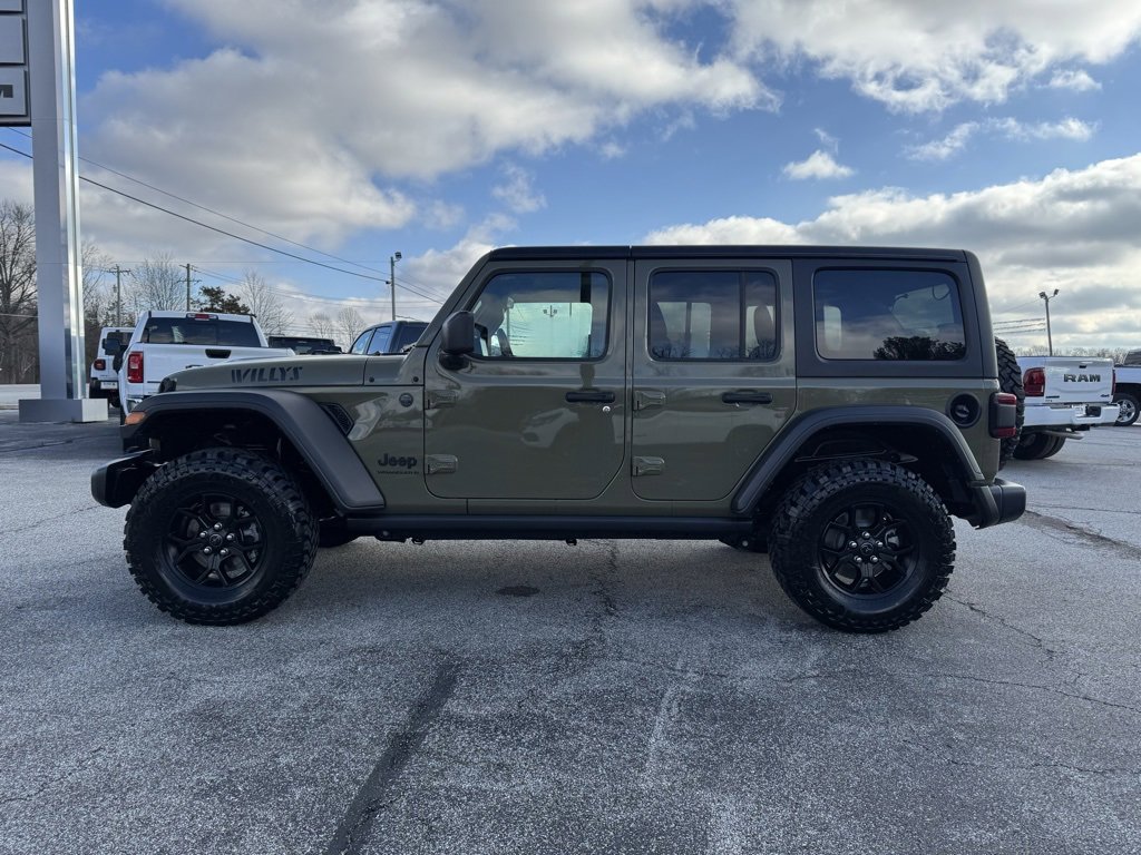 Used 2025 Jeep Wrangler Willys image 2