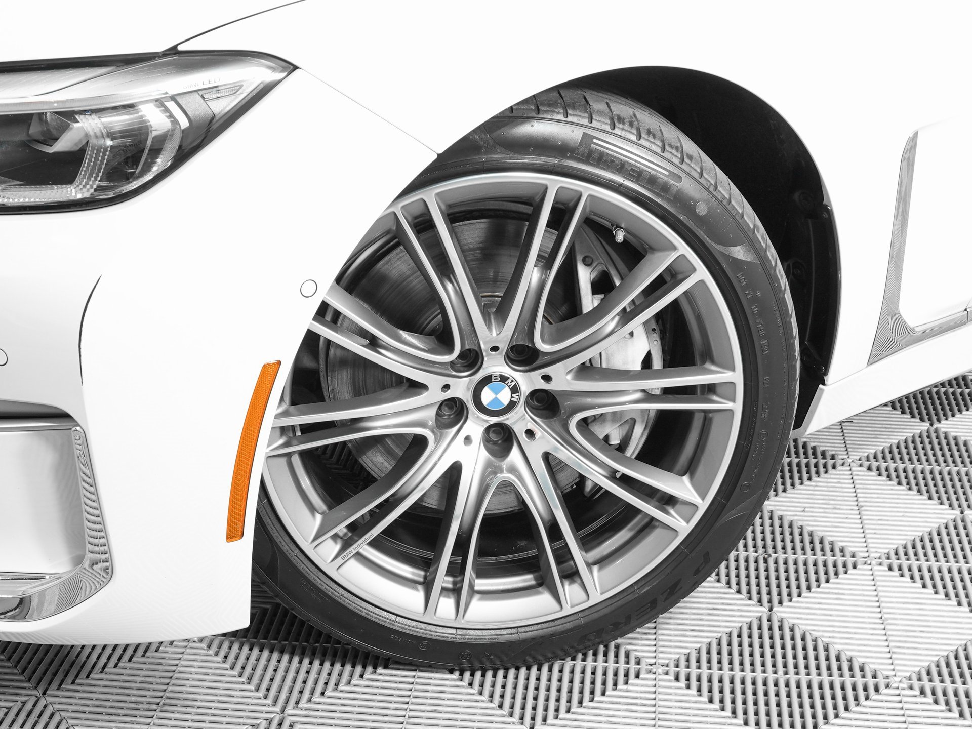 Used 2022 BMW 750i xDrive image 32