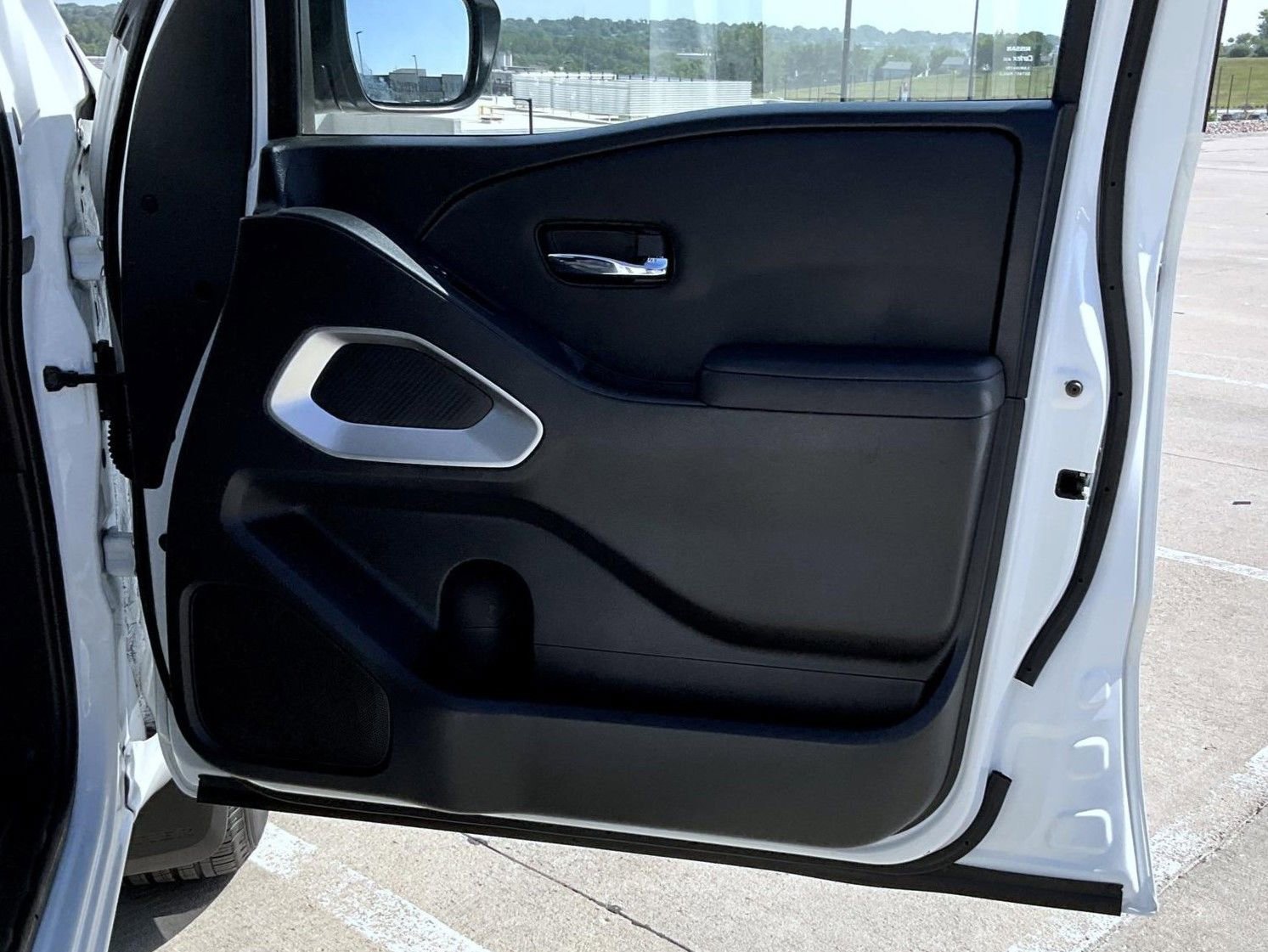 Used 2022 Nissan Frontier SV image 17