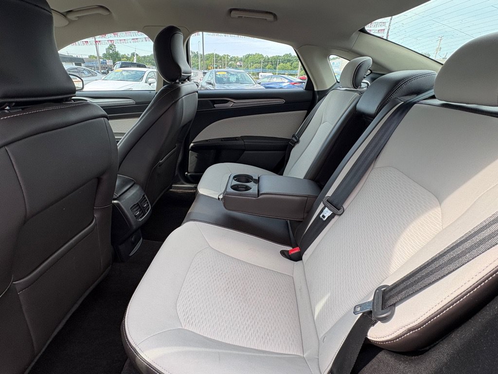 Used 2019 Ford Fusion SE w/ Equipment Group 151A FWD image 11