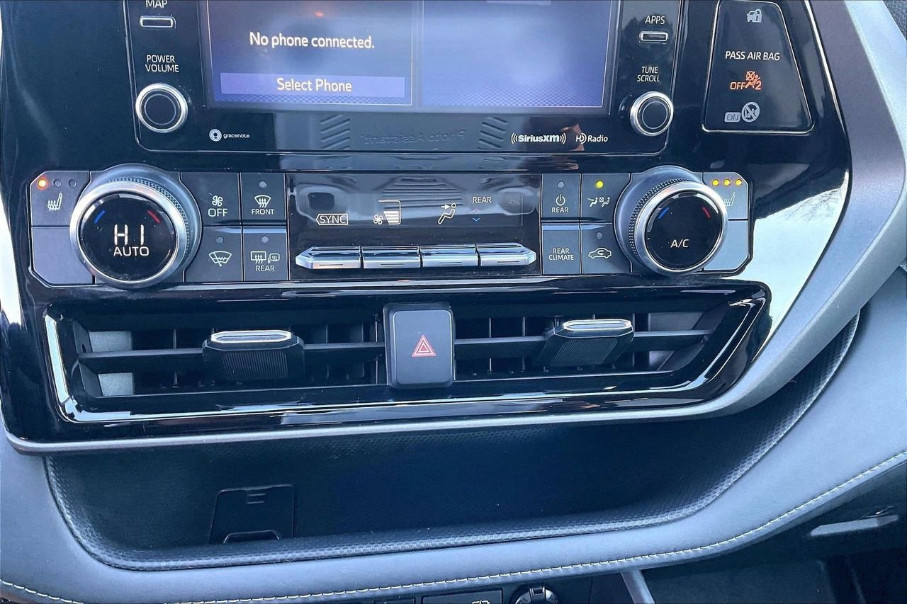 Used 2022 Toyota Highlander XLE image 19