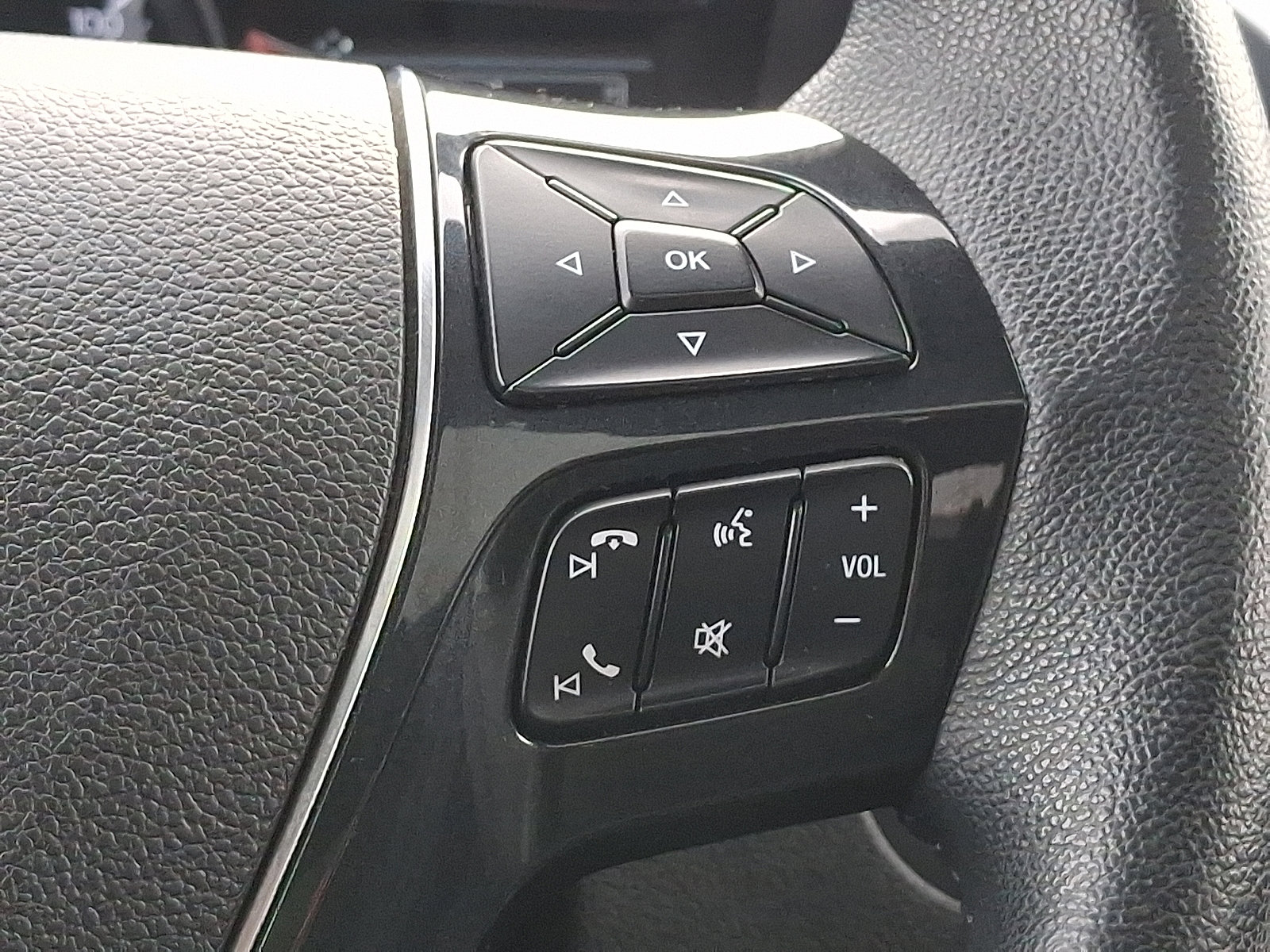 Certified 2018 Ford Explorer Limited w/ Equipment Group 301A image 24