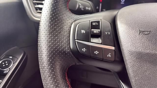 Used 2025 Ford Escape ST-Line Select AWD/4WD image 15