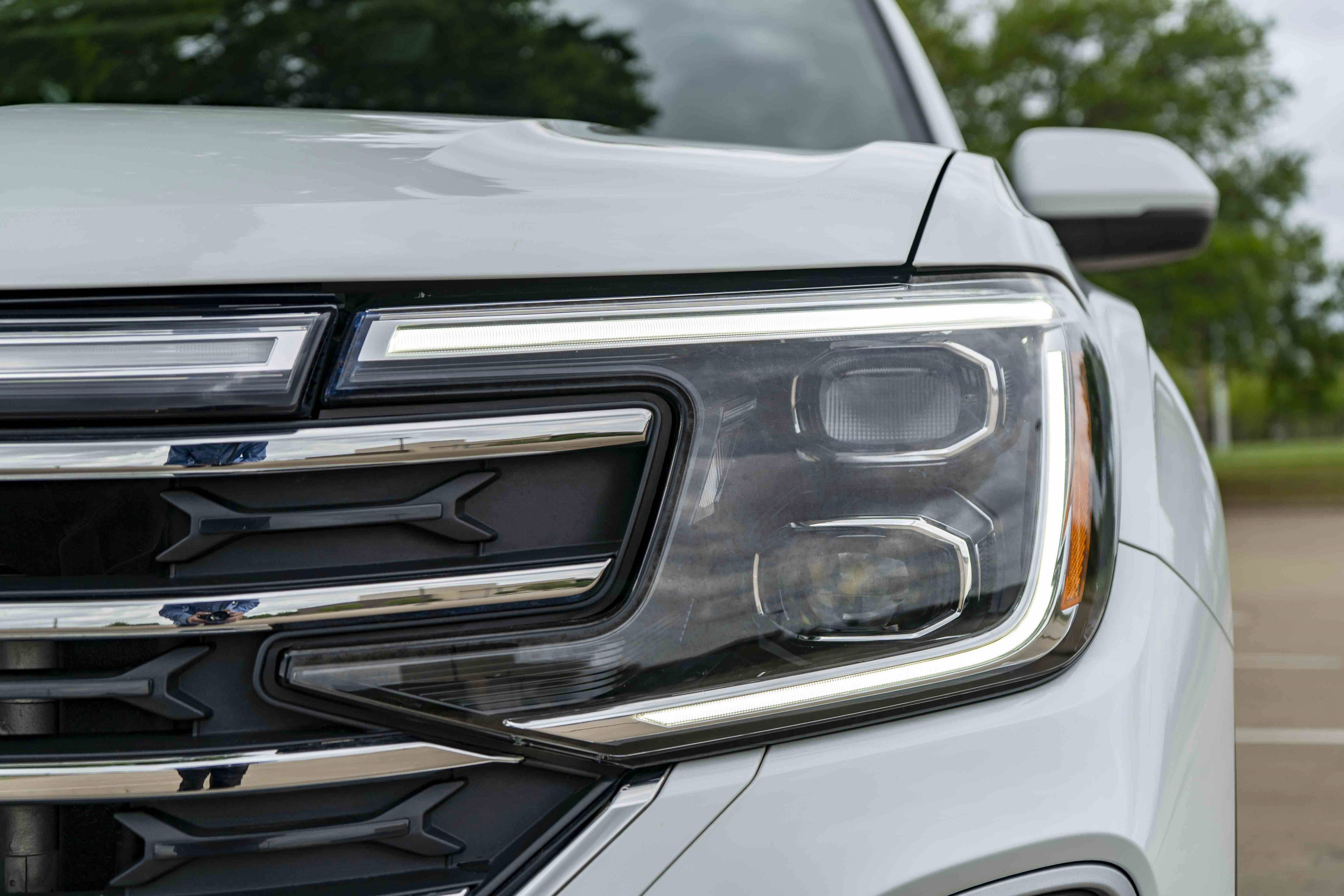 Used 2024 Volkswagen Atlas SE w/ Black Wheel Package FWD image 11