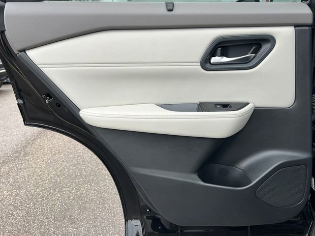 Used 2023 Nissan Rogue SV w/ SV Premium B Package image 32