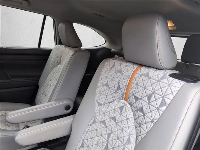 Used 2023 Toyota Highlander Bronze Edition image 19