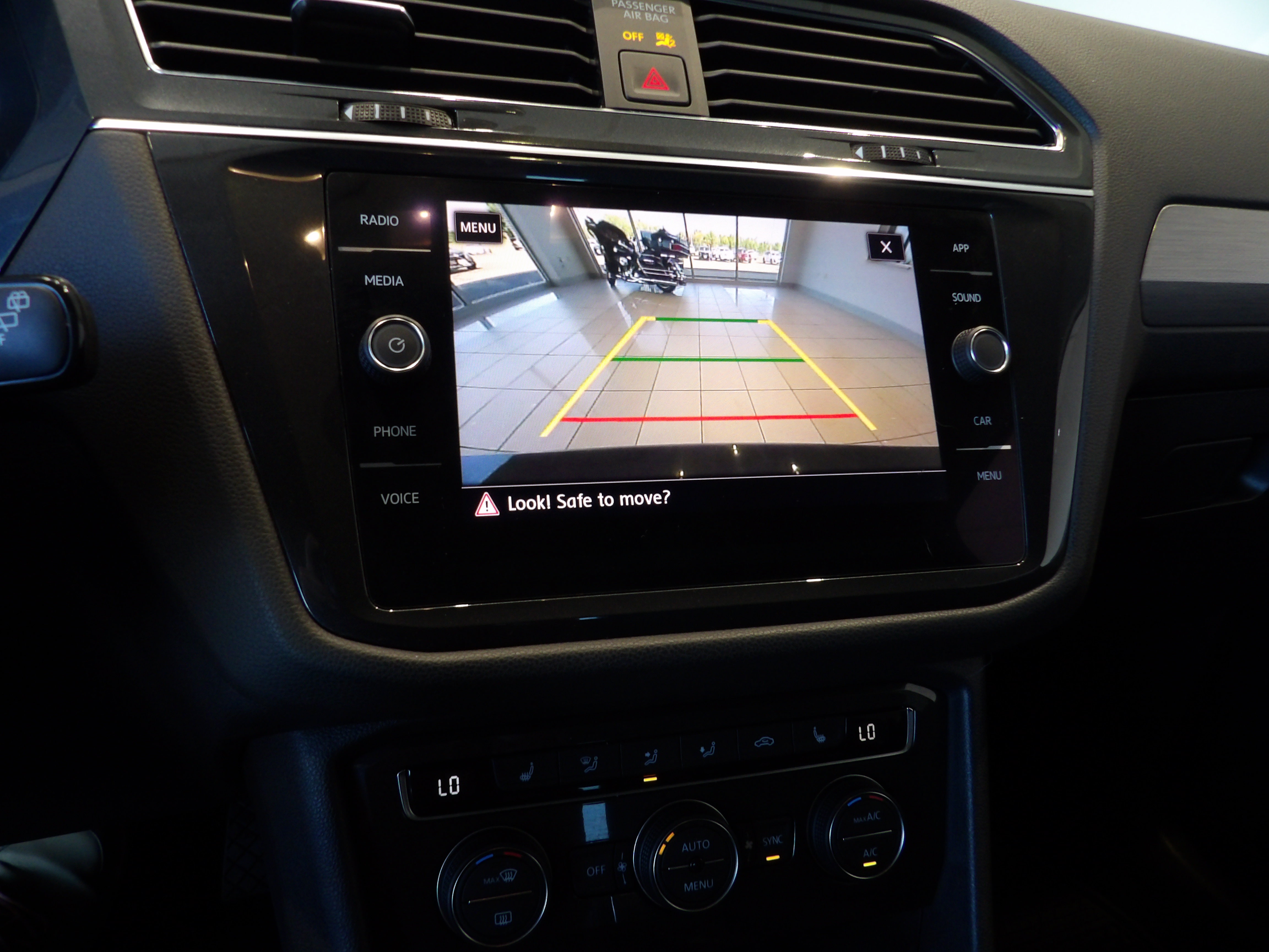 Used 2019 Volkswagen Tiguan SE AWD/4WD image 13