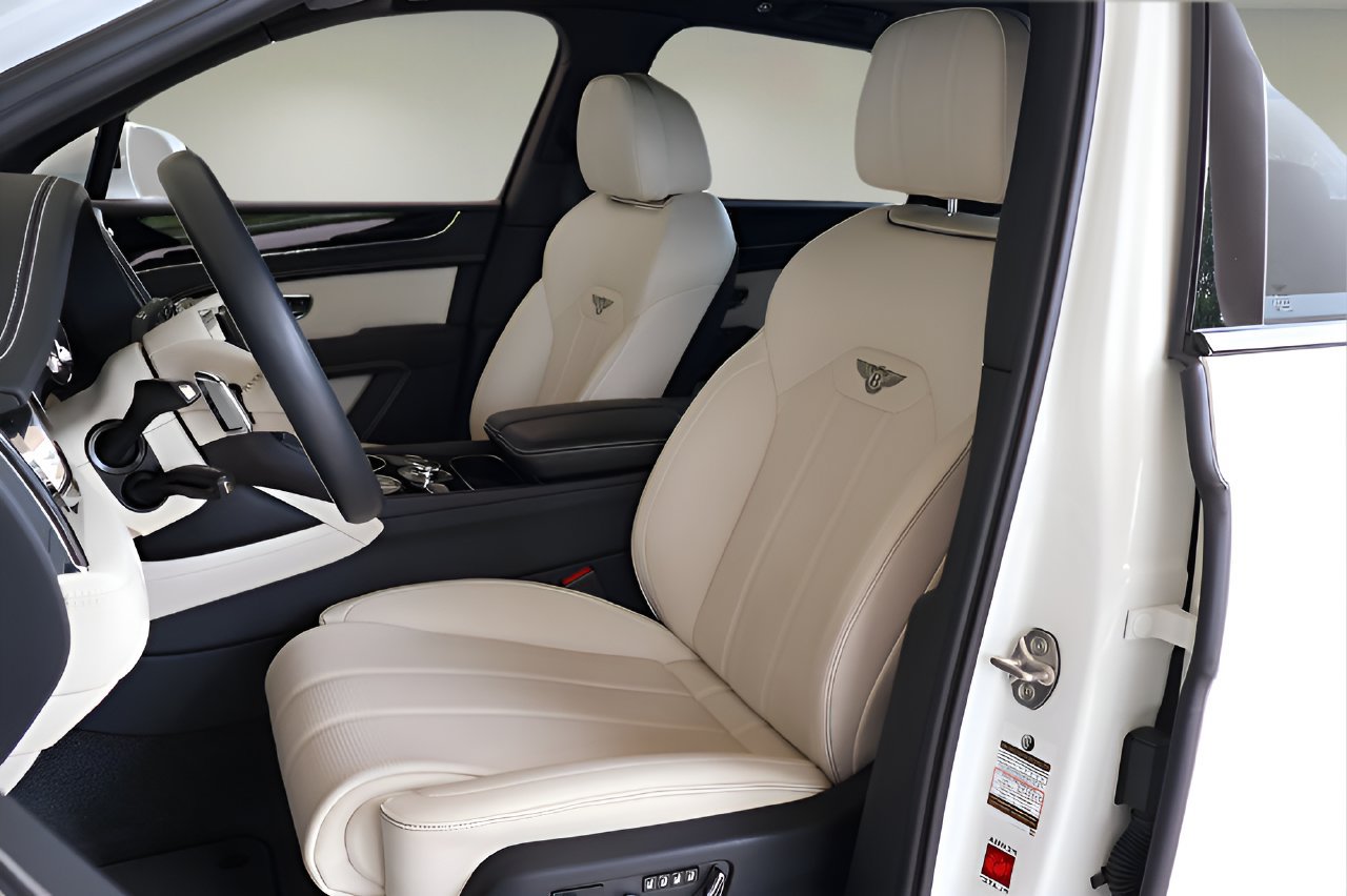 Used 2024 Bentley Bentayga AWD/4WD image 14