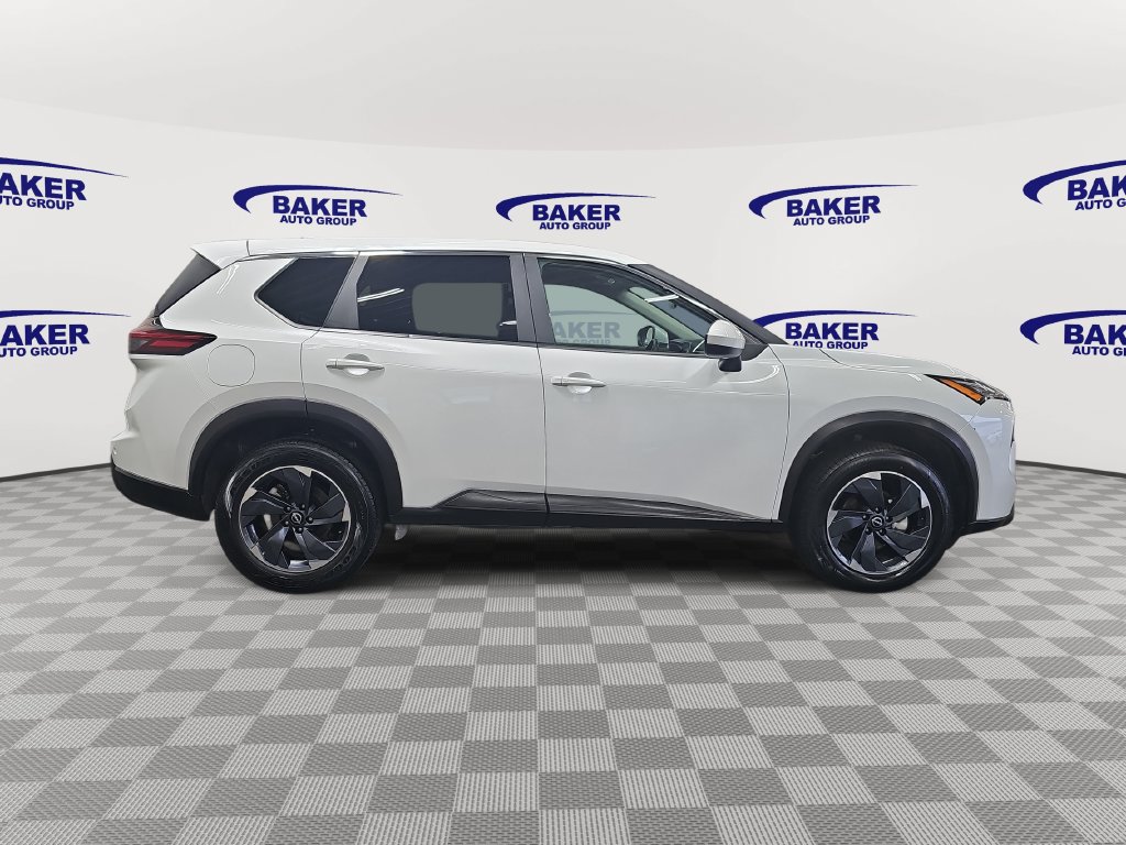 Used 2024 Nissan Rogue SV FWD image 4