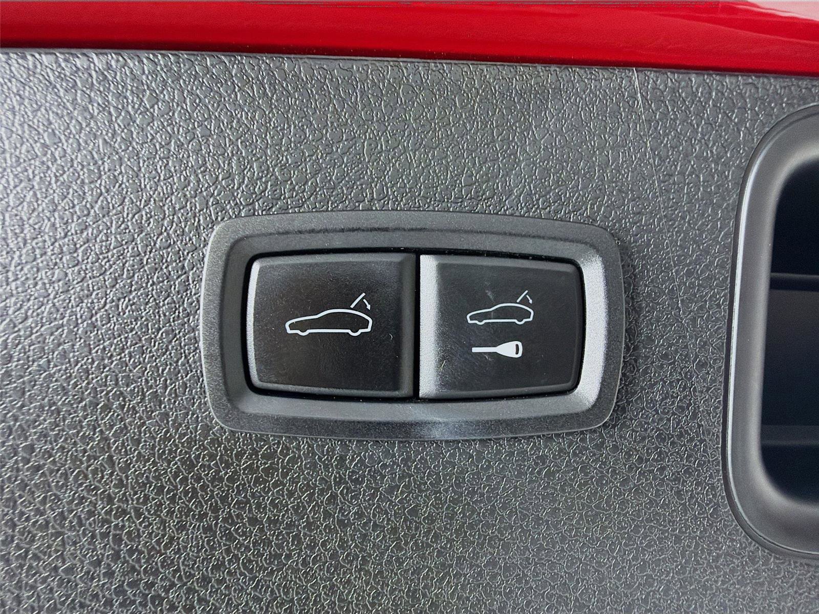 Certified 2023 Porsche Macan S AWD/4WD image 24