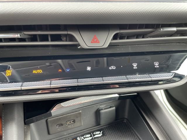 Used 2025 Buick Envision Preferred image 21