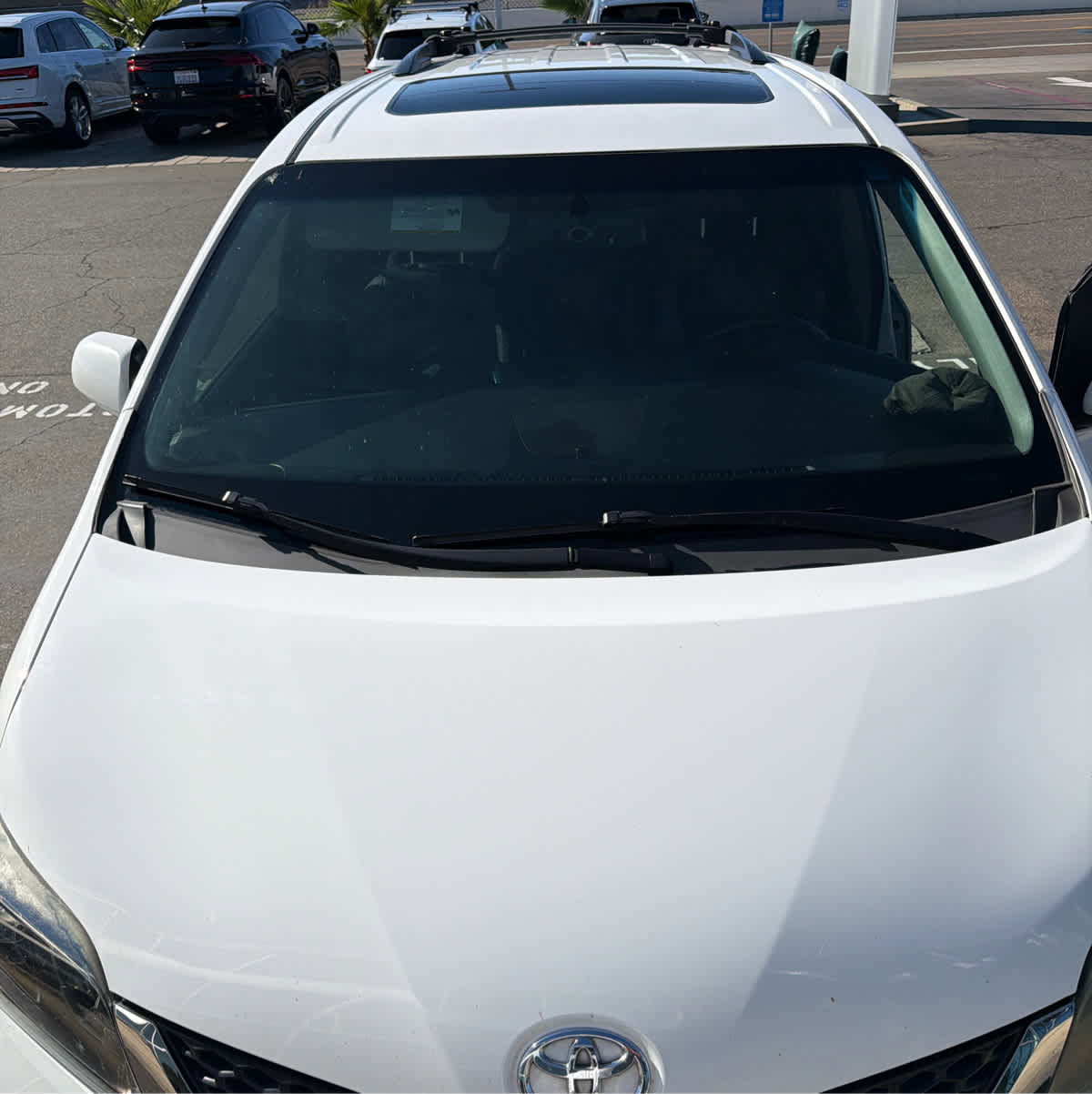 Used 2017 Toyota Sienna SE FWD image 2