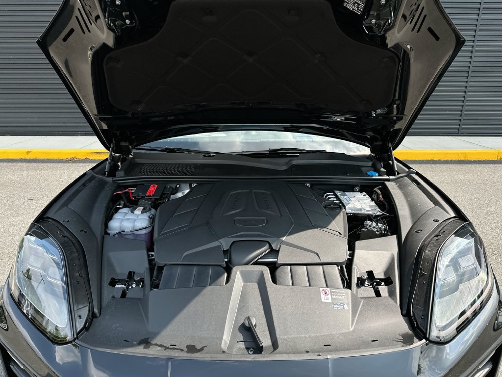 New 2026 Porsche Cayenne Coupe AWD/4WD image 33