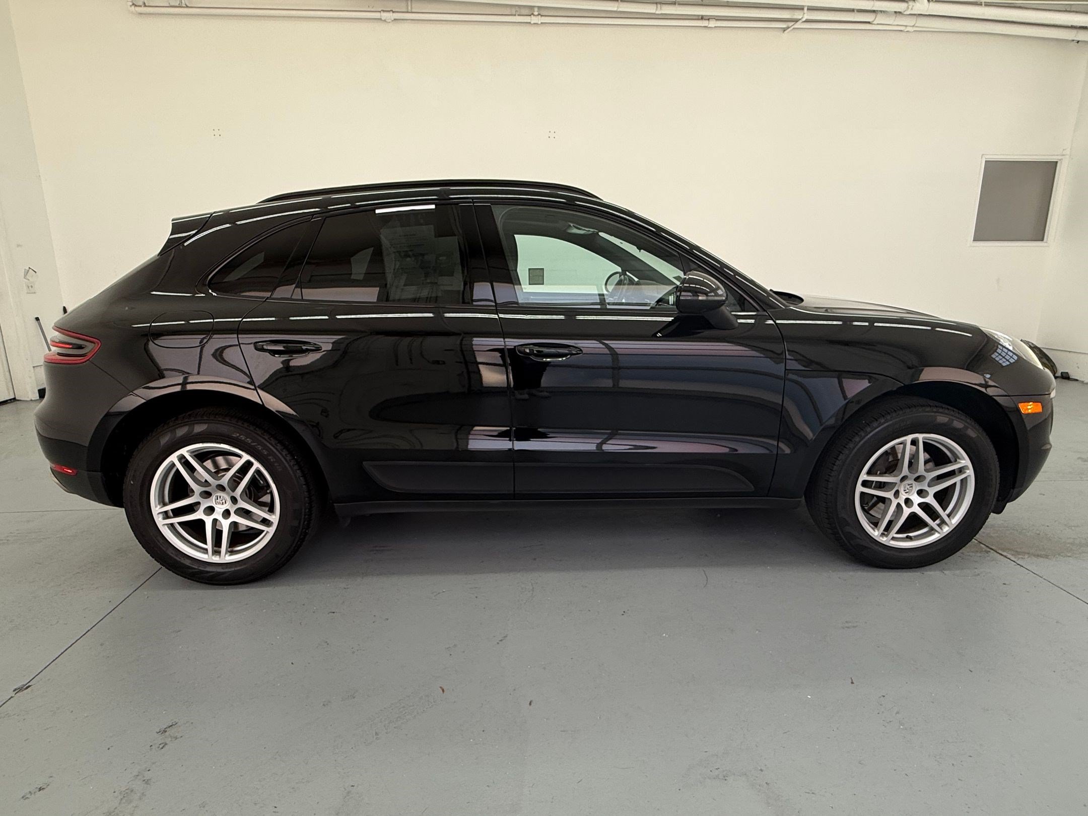 Used 2017 Porsche Macan AWD/4WD image 7