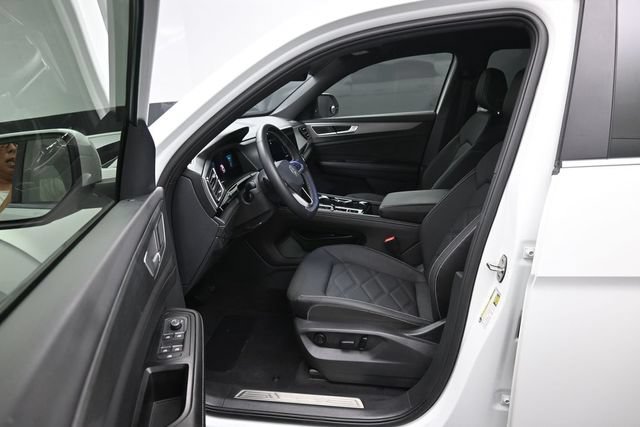 Used 2024 Volkswagen Atlas Cross Sport SE AWD/4WD image 9