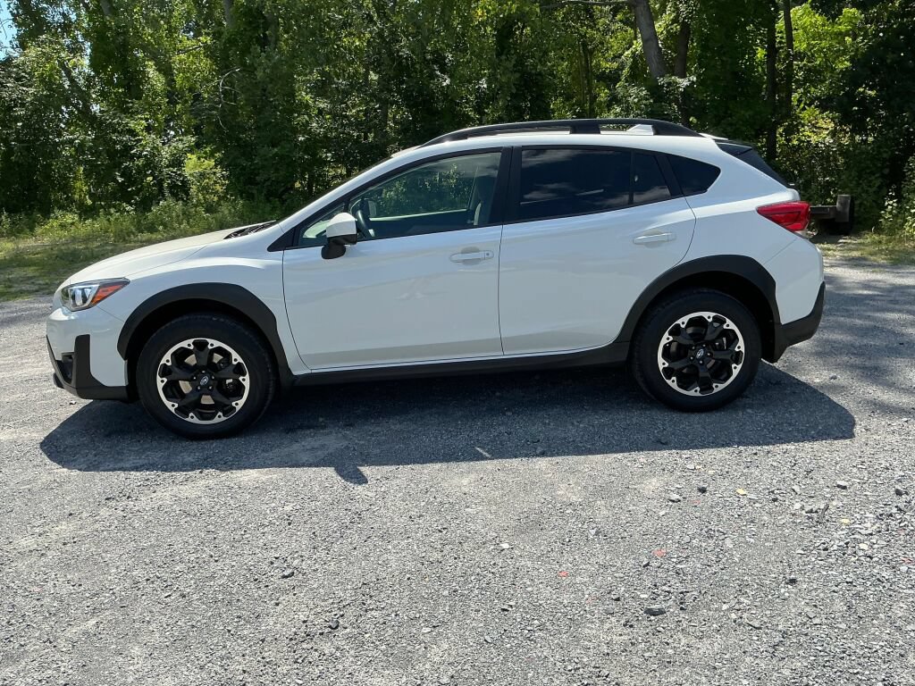 Certified 2021 Subaru Crosstrek 2.0i Premium w/ Moonroof Package AWD/4WD image 2