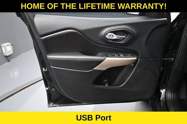 Used 2018 Jeep Cherokee Limited AWD/4WD image 11