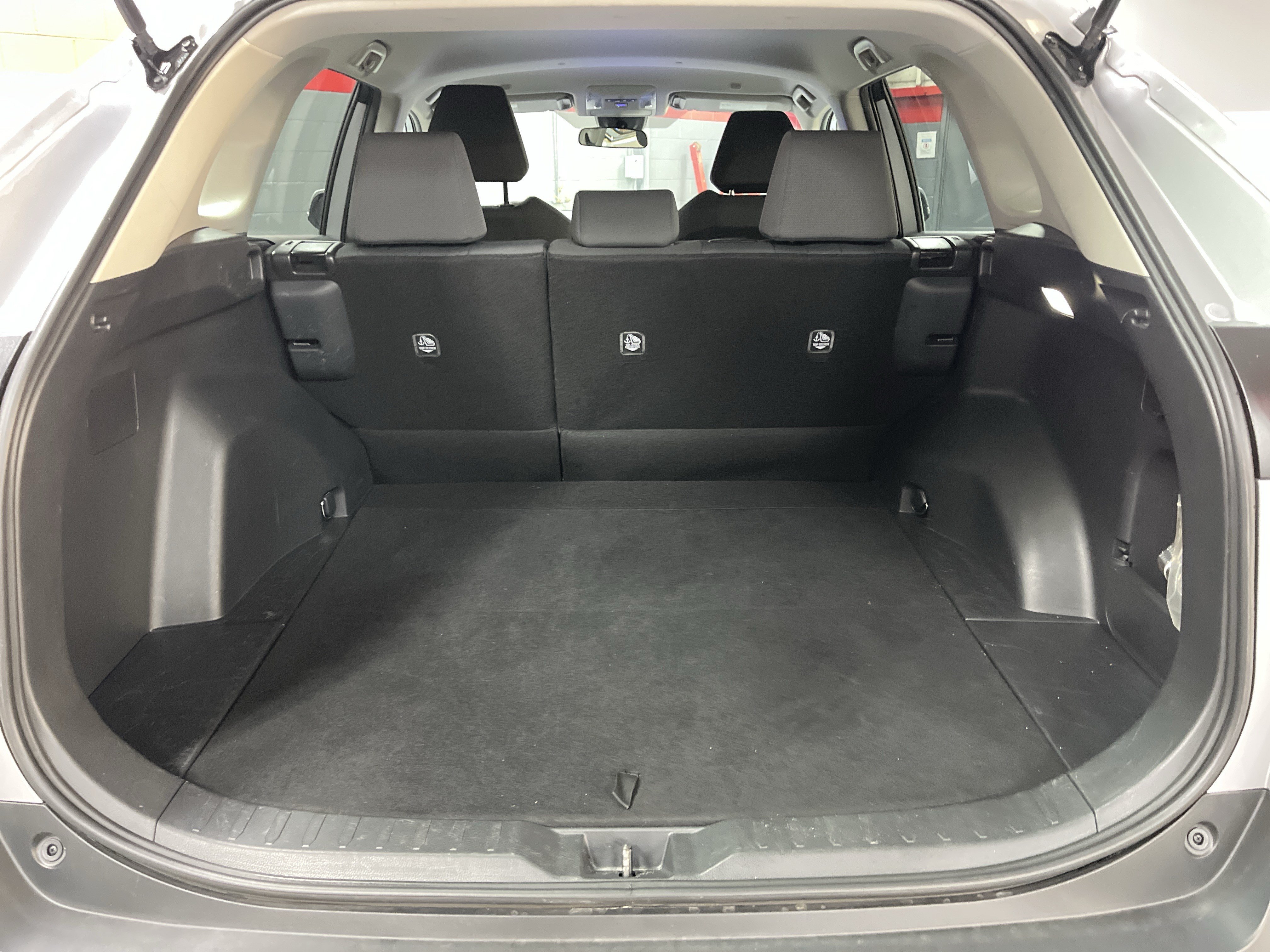 Used 2025 Toyota RAV4 XLE FWD image 31