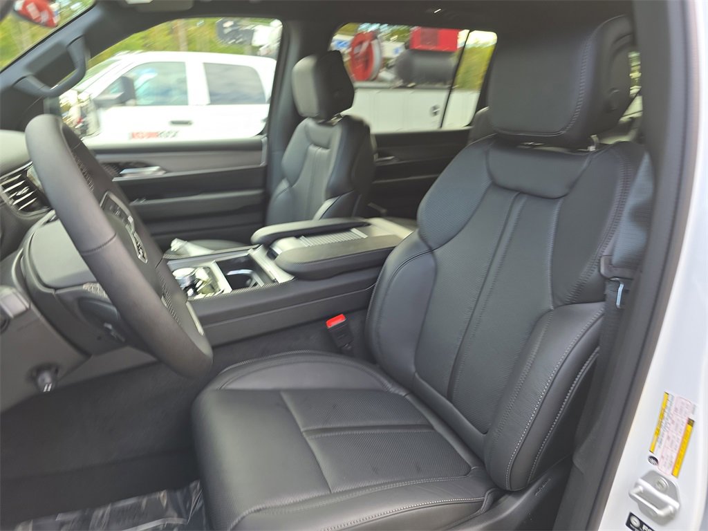 New 2025 Jeep Wagoneer L Series II image 16