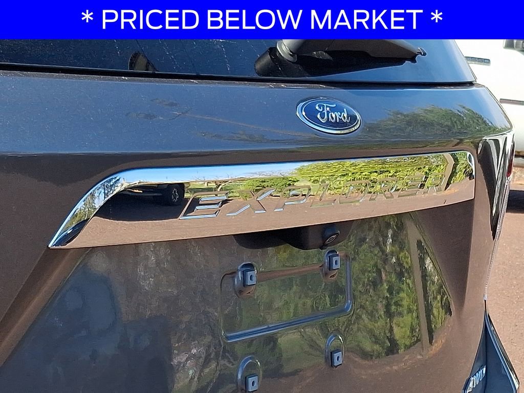 Used 2022 Ford Explorer XLT image 32
