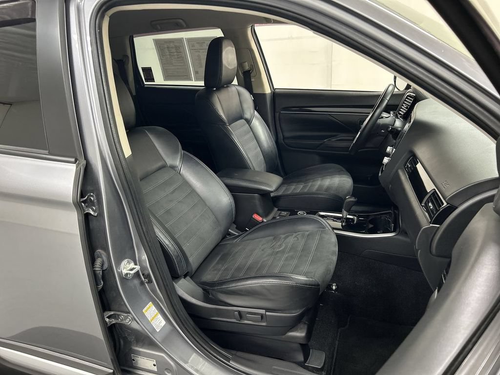Used 2020 Mitsubishi Outlander SE AWD/4WD image 23