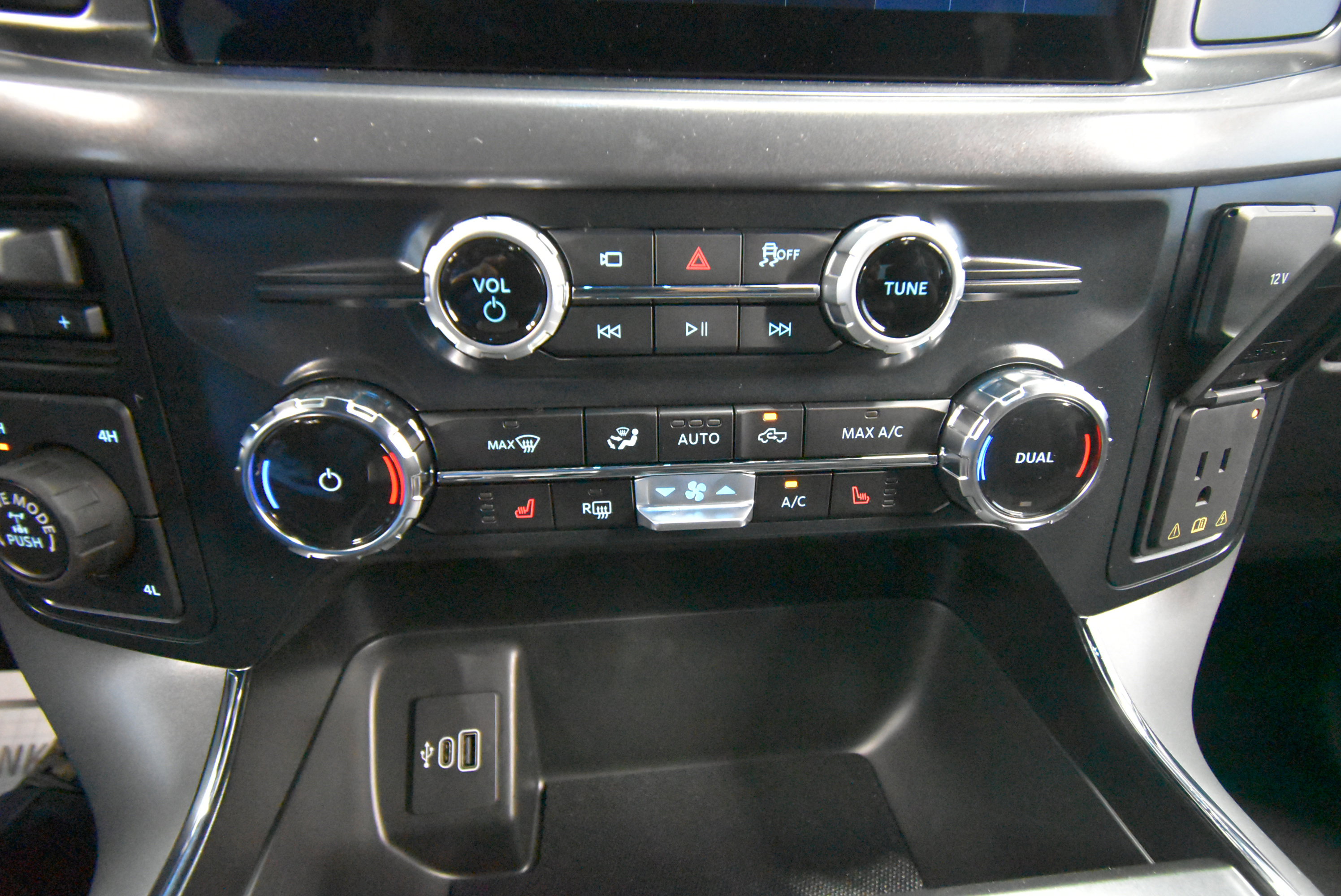 New 2025 Ford F150 XLT w/ Equipment Group 302A MID image 12