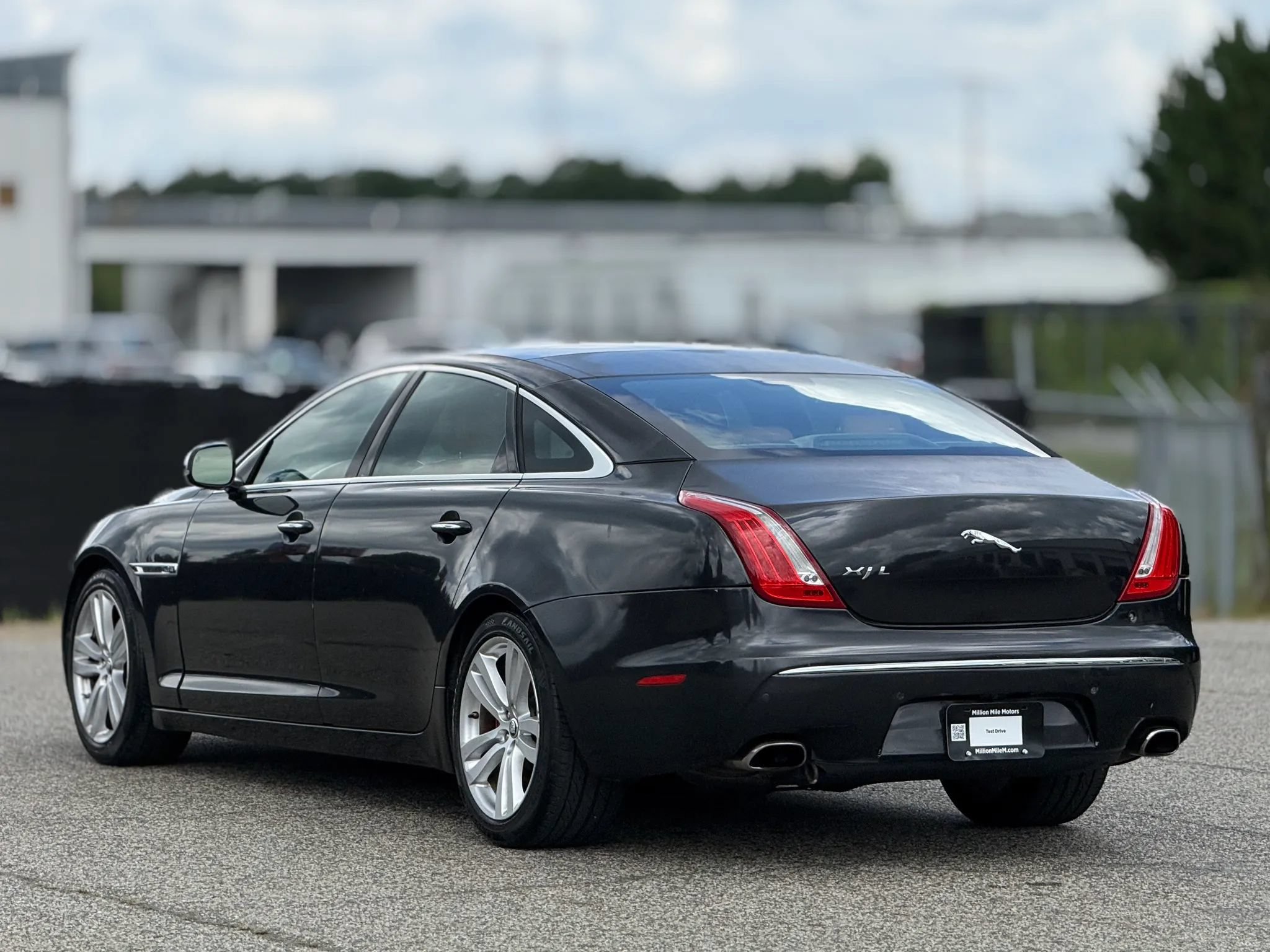 Used 2012 Jaguar XJ L RWD image 10