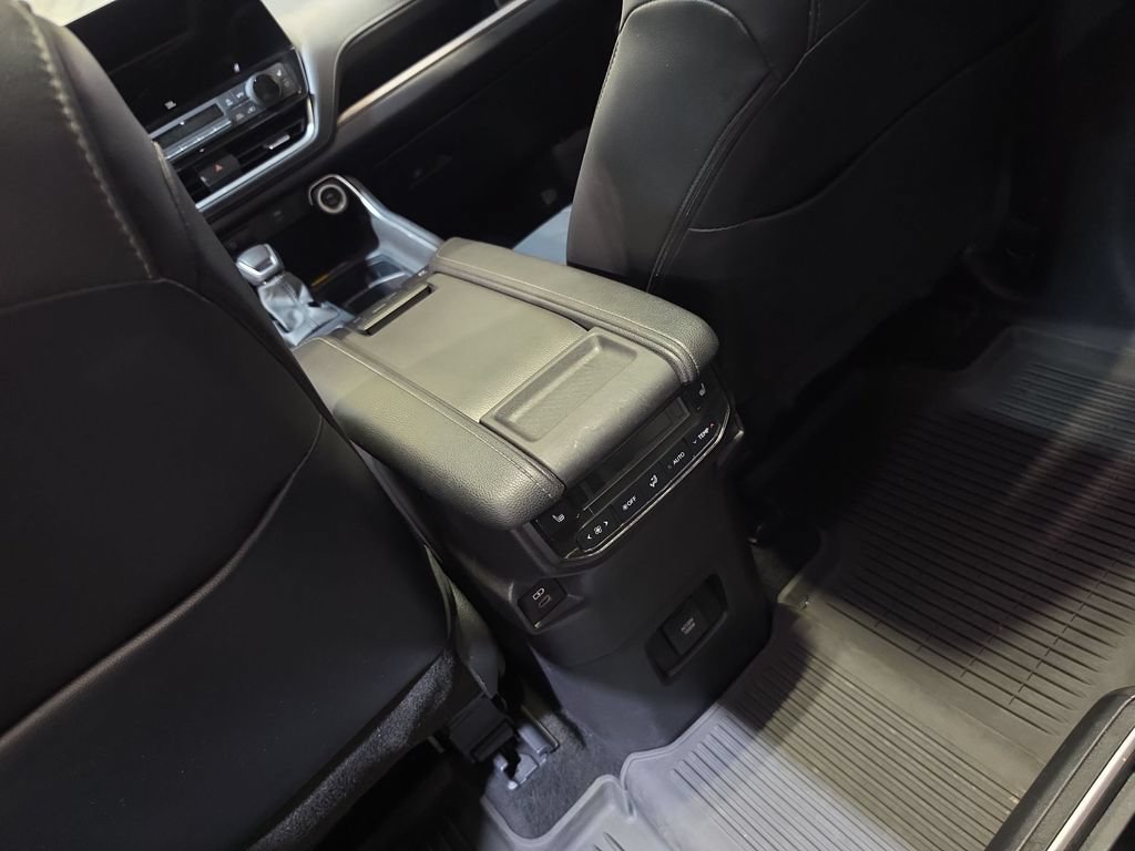 Used 2024 Toyota Grand Highlander AWD Hybrid image 23