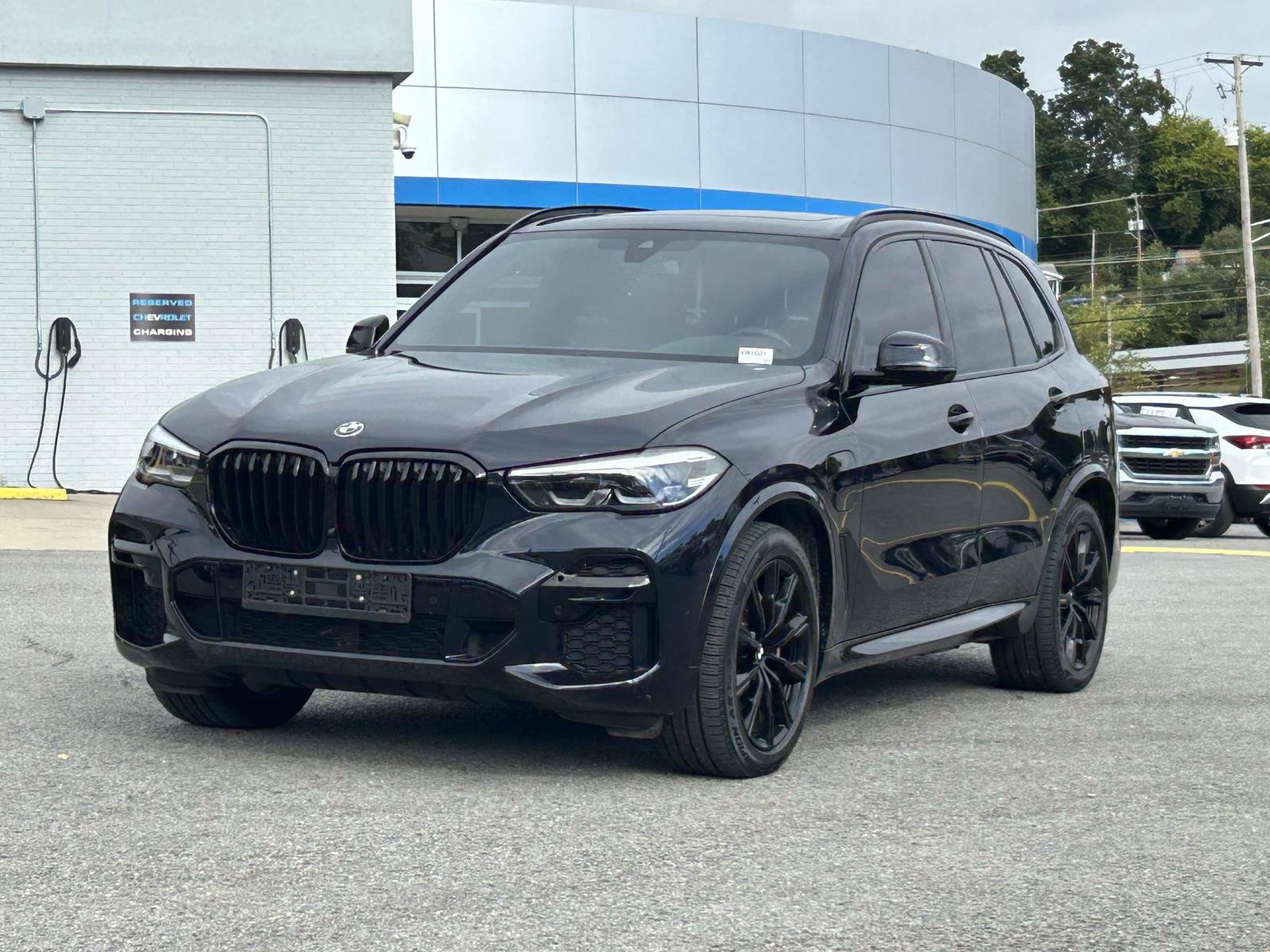Used 2022 BMW X5 xDrive45e w/ M Sport Package AWD/4WD image 3