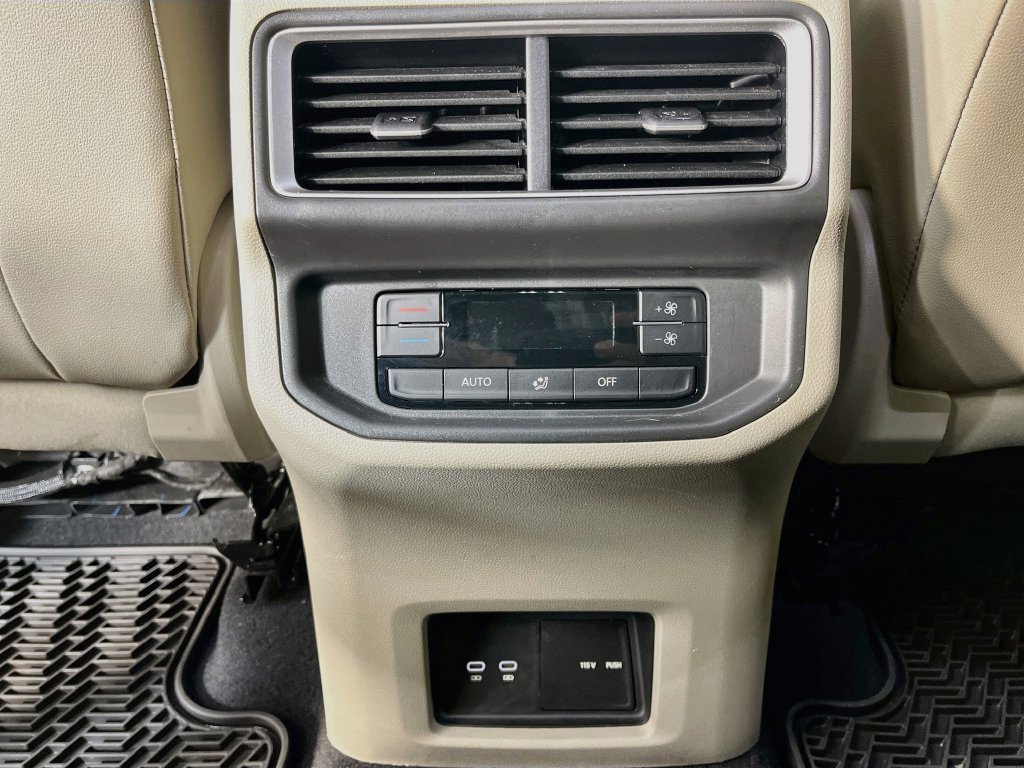 Used 2024 Volkswagen Atlas SE AWD/4WD image 31