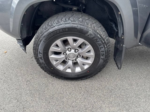 Used 2017 Toyota Tacoma TRD Off-Road AWD/4WD image 30